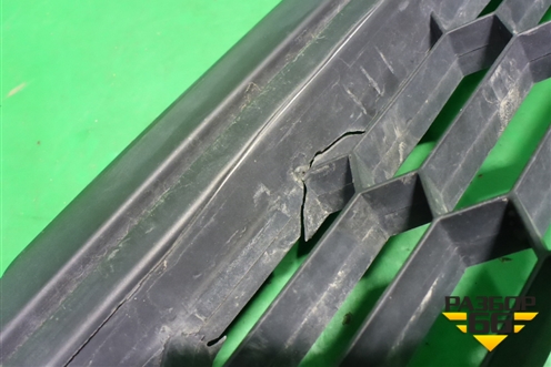 Решетка в передний бампер центральная (565853677) для Skoda Kodiaq с 2017г (Кодиак)