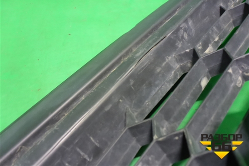 Решетка в передний бампер центральная (565853677) для Skoda Kodiaq с 2017г (Кодиак)