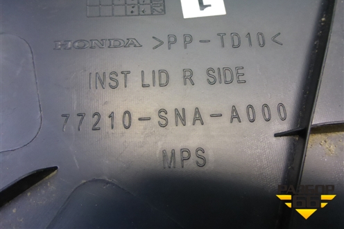 Накладка на торпедо (боковая правая) (77210SNA) для Honda Civic 4D с 2006-2012г (Цивик)