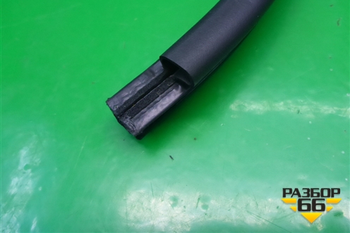 Уплотнитель двери (передней правой на кузов) для Suzuki Splash с 2008г (Сплеш)