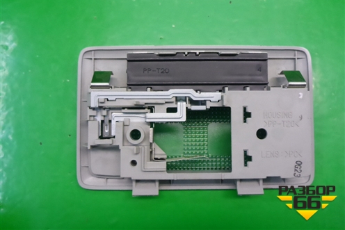 Плафон салонный центральный для Suzuki Splash с 2008г (Сплеш)