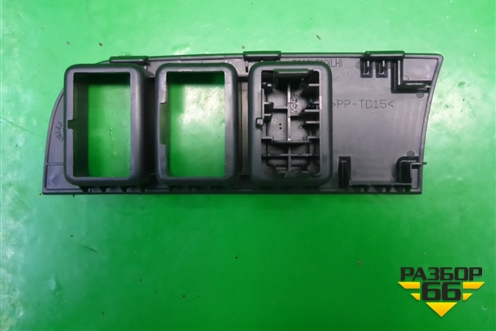 Рамка под кнопки (7383151K1) для Suzuki Splash с 2008г (Сплеш)