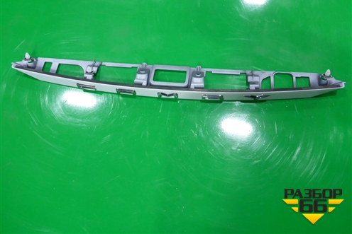 Накладка крышки багажника (7681133520) для Toyota Camry V70 с 2017г (Камри)