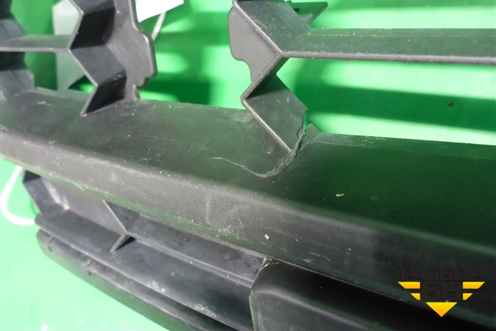 Решетка в передний бампер центральная (565853677E) для Skoda Kodiaq с 2017г (Кодиак)