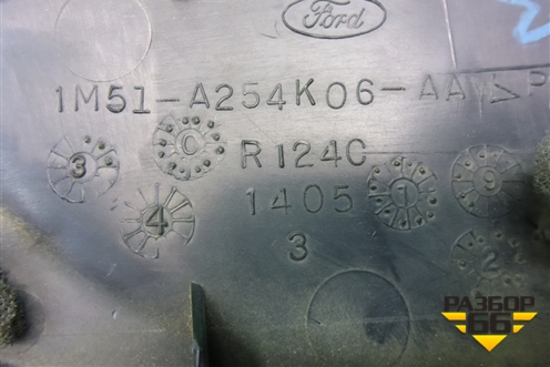 Накладка двери задней правой (уголок) (1M51A254K06) для Ford Focus 1 с 1998-2004г (Фокус)