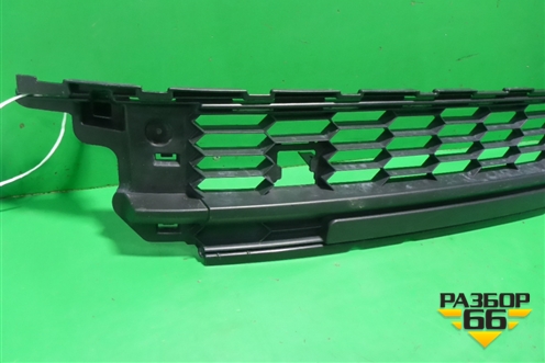 Решетка в передний бампер центральная (565853677E) для Skoda Kodiaq с 2017г (Кодиак)