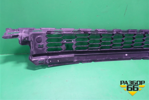 Решетка в передний бампер центральная (565853677E) для Skoda Kodiaq с 2017г (Кодиак)