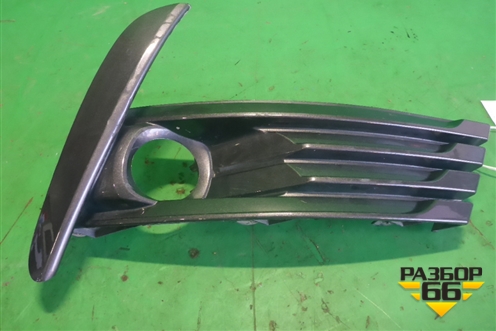 Накладка ПТФ правая (после 2016г) (8148102630) для Toyota Corolla (E18) с 2012-2019г (Королла 180)