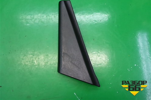 Накладка двери передней левой уголок (8479079J00) для Suzuki SX4 с 2006-2013г (СХ4)