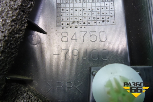 Накладка двери передней правой уголок (8475079J00) для Suzuki SX4 с 2006-2013г (СХ4)