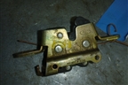 Замок спинки заднего сиденья (1M51F613D61AA) для Ford Focus 1 с 1998-2004г (Фокус)