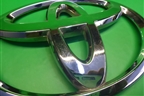Эмблема на дверь багажника (9097502129) для Toyota Land Cruiser (200) с 2008г (Ленд Крузер)