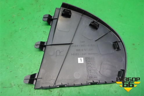 Накладка на торпедо (боковая правая) (77210SNA) для Honda Civic 4D с 2006-2012г (Цивик)