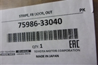 Наклейка (двери передней левой на рамку) (7598633040) для Toyota Camry V70 с 2017г (Камри)