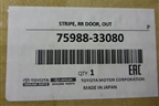 Наклейка (двери задней левой на рамку) (7598833080) для Toyota Camry V70 с 2017г (Камри)