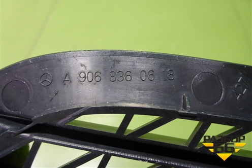 Решетка в капот (левая) (A9068360618) для Mercedes Benz Sprinter W906 с 2006-2019г (Спринтер)