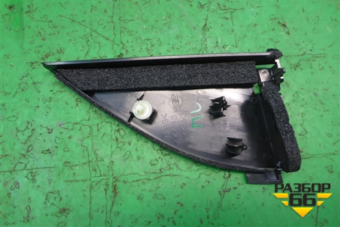 Накладка двери передней левой уголок (80293JG000) для Nissan X-Trail (Т31) с 2007-2014г