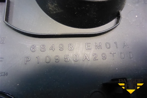 Накладка на торпедо (боковая правая) (68498EM01A) для Nissan Tiida (C11X) с 2004-2013г (Тиида)
