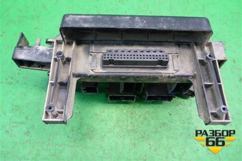 Блок предохранителей подкапотный (P04692026AB) для Dodge Magnum с 2003-2008г (Магнум)