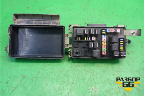 Блок предохранителей подкапотный (P04692026AB) для Dodge Magnum с 2003-2008г (Магнум)