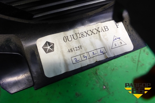 Кожух рулевой колонки (0UU28XXXAB) для Dodge Magnum с 2003-2008г (Магнум)