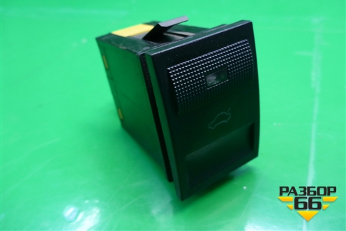 Кнопка открывания багажника (377959831A) для Volkswagen Pointer с 2004г (Поитер)