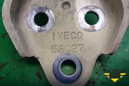 Петля двери передней левой нижняя для Iveco Daily с 2006-2011г (Дейли)