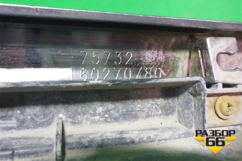 Накладка двери передней левой (после 2015г) (7573260270) для Toyota Land Cruiser (200) с 2008г (Ленд Крузер)