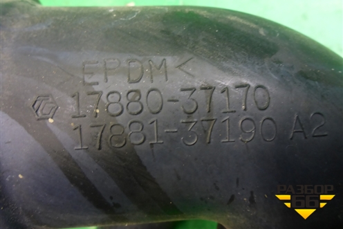 Патрубок воздушного фильтра (1788037170) для Toyota Isis c 2004-2018г (Исис)