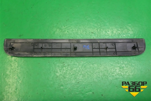 Накладка порога внутренняя переднего правого (6791144060) для Toyota Isis c 2004-2018г (Исис)