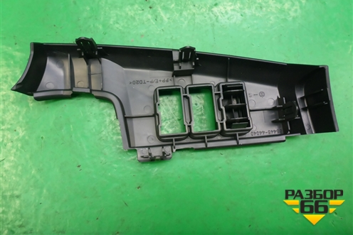 Накладка на торпедо (5544644040) для Toyota Isis c 2004-2018г (Исис)