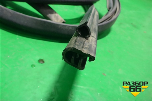 Уплотнитель двери  (левый) для Isuzu ELF (N-series) с 2006-2014г (Эльф)