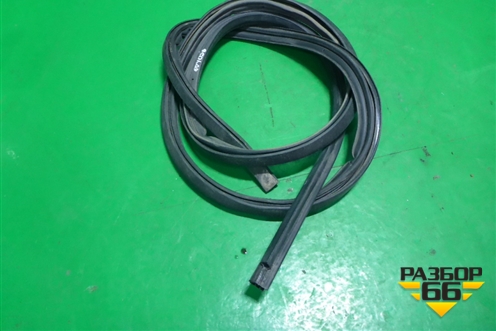 Уплотнитель двери  (левый) для Isuzu ELF (N-series) с 2006-2014г (Эльф)