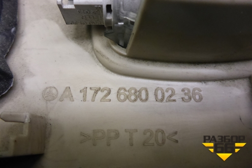Накладка на торпедо (правая под бардачком) (A1726800236) для Mercedes Benz SLK R172 с 2010-2016г (СЛК)