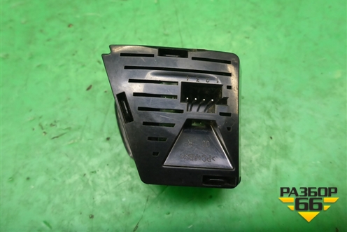 Плафон салонный (правый) (A1729060235) для Mercedes Benz SLK R172 с 2010-2016г (СЛК)