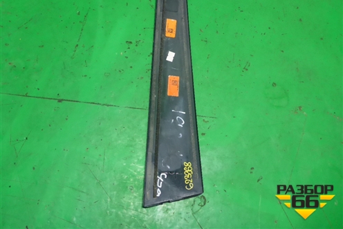 Накладка двери передней правой (на рамку) (757552FRH) ( 7575502140) для Toyota Corolla (E21) с 2018г (Королла 210)