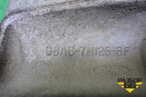 Кронштейн КПП левый (98AB7M125BF) для Ford Focus 1 с 1998-2004г (Фокус)