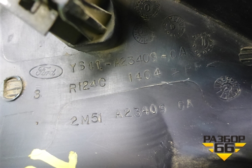Накладка двери передней левой уголок (2M51A23409GA) для Ford Focus 1 с 1998-2004г (Фокус)