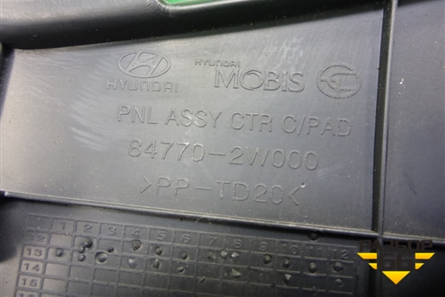 Накладка на торпедо (847702W000) для Hyundai Grand Santa Fe с 2012-2018г (Гранд Санта Фе)