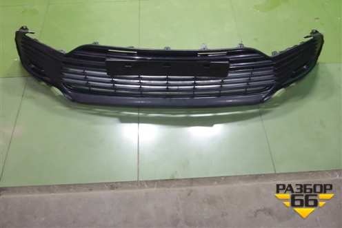 Решетка в передний бампер центральная (после 2020г) (5310206570) для Toyota Camry V70 с 2017г (Камри)