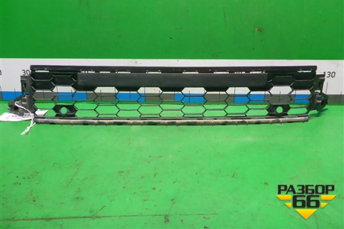 Решетка в передний бампер центральная (после 2021 под парктроник) (565853677C) для Skoda Kodiaq с 2017г (Кодиак)