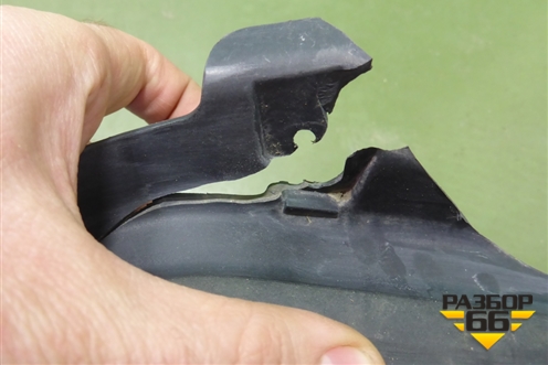 Уплотнитель двери  (правой) (2048010) для Scania 6 R Series с 2016г