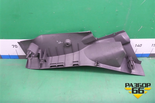 Обшивка стойки задняя нижняя правая (4M51A31017AGW) для Ford Focus 2 с 2008-2011г (Фокус)