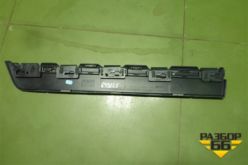 Накладка двери задней левой (после 2013г новая) (31333818) для Volvo XC60 с 2008-2017г (ХС60)