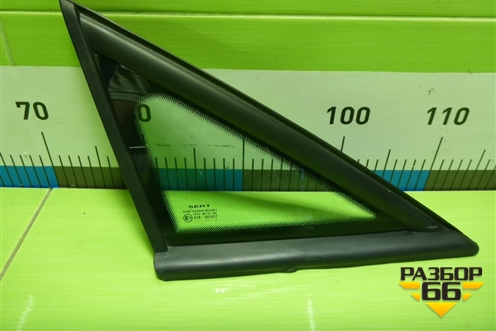 Стекло глухое правое (переднее) (5P0845412) для Seat Altea с 2004-2015г (Альтеа)