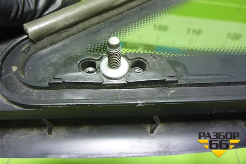 Стекло глухое правое (переднее) (5P0845412) для Seat Altea с 2004-2015г (Альтеа)