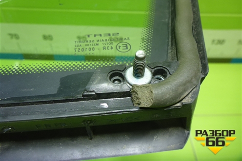 Стекло глухое правое (переднее) (5P0845412) для Seat Altea с 2004-2015г (Альтеа)