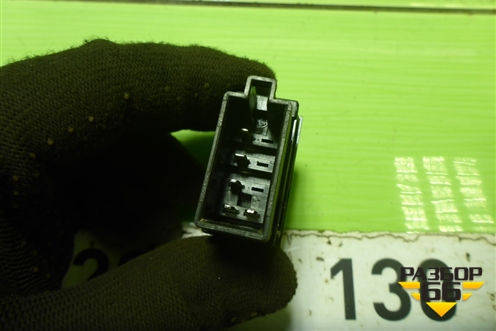Кнопка люка (WG9X25581026) для Sitrak C7H (С7Н)