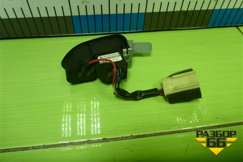 Кнопка открывания лючка бензобака и багажника (935553D010) для Hyundai Sonata-5 с 2001г (Соната)