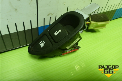 Кнопка открывания лючка бензобака и багажника (935553D010) для Hyundai Sonata-5 с 2001г (Соната)